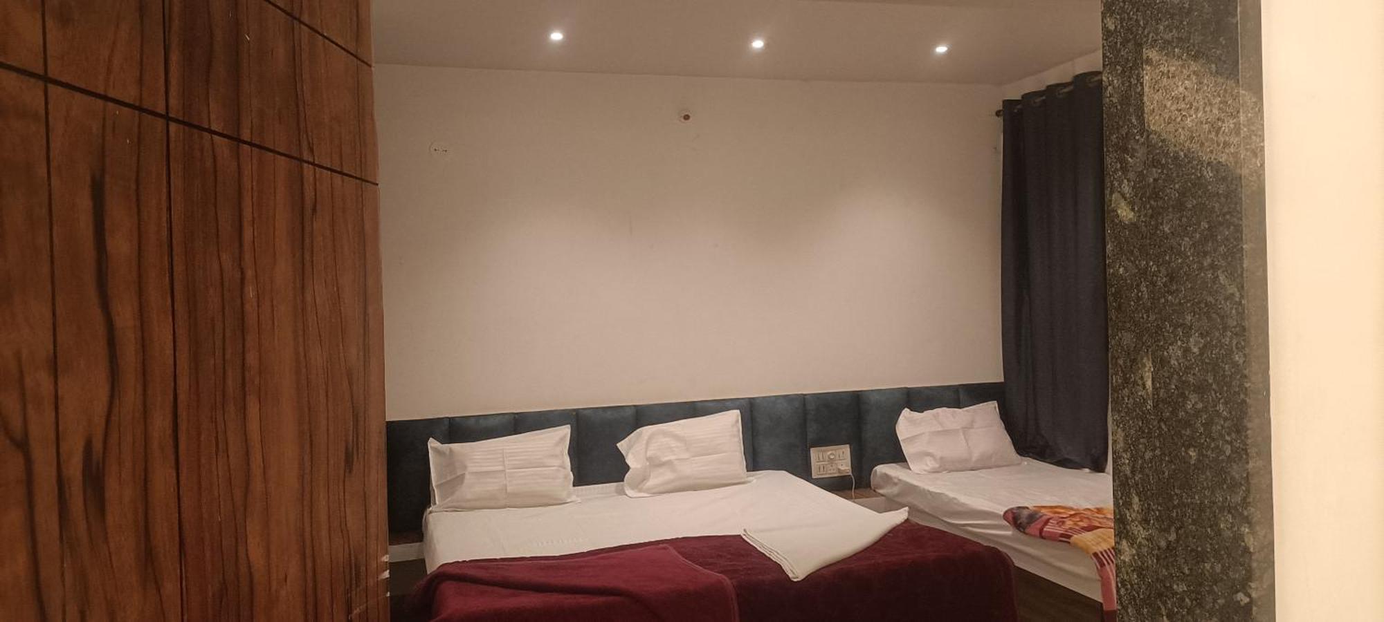 Akalkot Maharaja Guest House Nashikkar מראה חיצוני תמונה